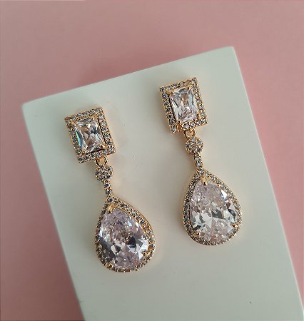 BRINCO MODELO FESTA COM ZIRCÔNIAS FOLHEADO A OURO 18K