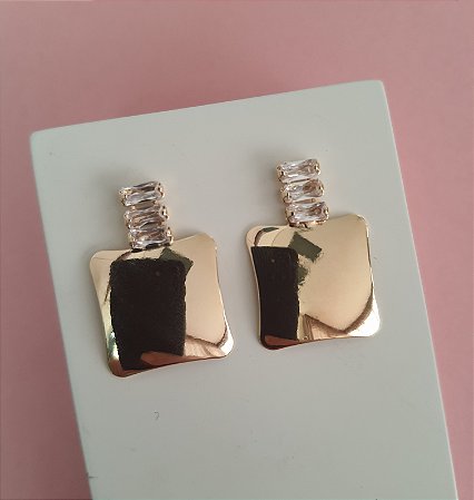 BRINCO BASE EM ZIRCÔNIA BAGUETE COM QUADRADO PENDURADO FOLHEADO A OURO 18K