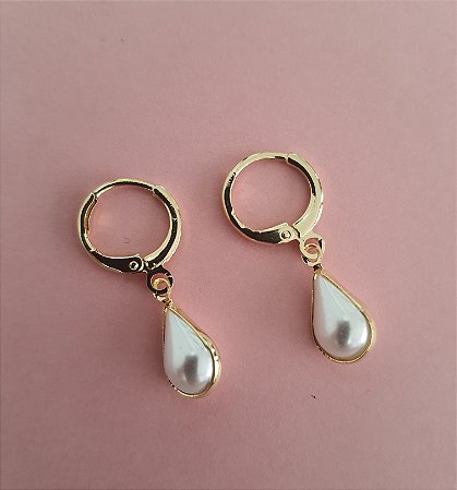 BRINCO ARGOLA COM GOTA DE PÉROLA FOLHEADO A OURO 18K