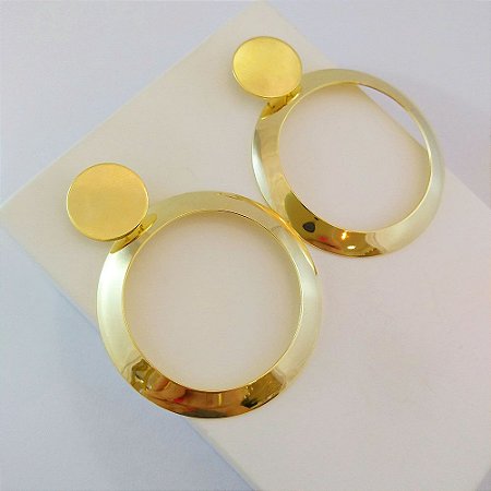Brinco com círculo pendurado folheado a ouro 18k