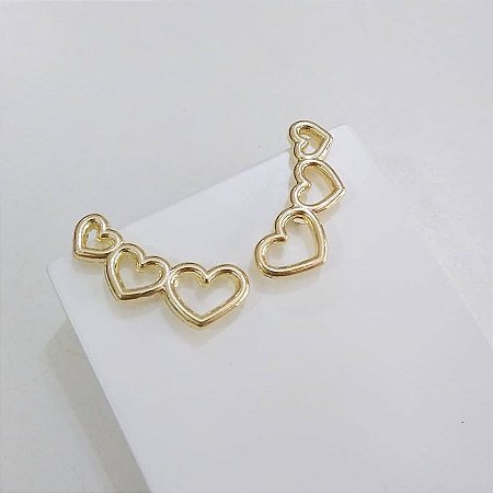 Brinco Ear Cuff 3 Corações folheado a ouro 18k