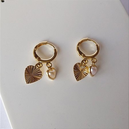 Brinco argolinha 2 corações folheado a ouro 18k
