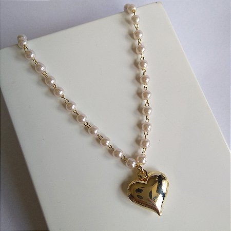 Colar de pérolas com coração folheado a ouro 18k