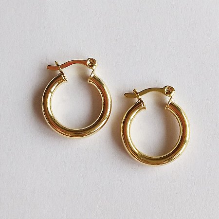 Brinco de argola tubo folheado a ouro 18k