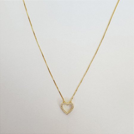 Colar  coração vazado cravejado com microzircônias folheado a ouro18K