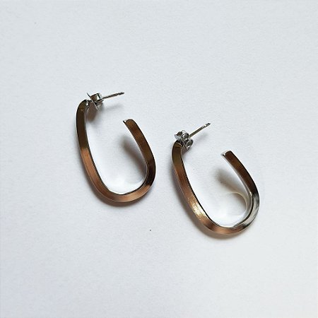 Brinco argola formato gota em aço inox