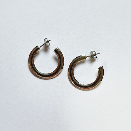 Brinco argola achatada em aço inox