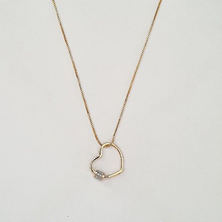 Colar com pingente de coração vazado folheado a ouro18k