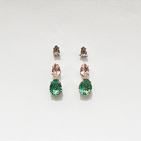 Kit com 3 brincos de gotas coloridas folheado a ouro 18k