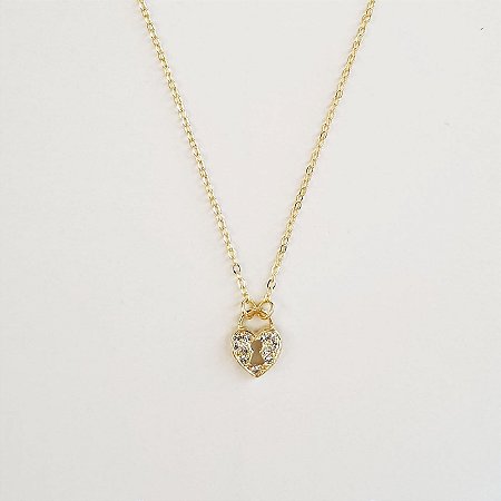 Colar cadeado formato de coração com strass folheado a ouro 18k