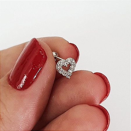 Piercing coração cravejado folheado no ródio branco