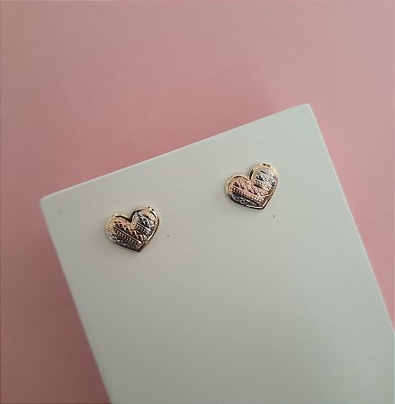 BRINCO CORAÇÃO PP 3 CORES LISTRADO FOLHEADO A OURO 18K
