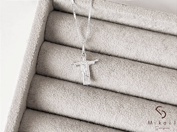 Colar de Prata com Pingente de Cristo 13mm