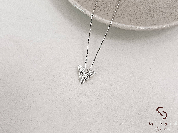 Colar de Prata Triângulo Liso e Cravejado