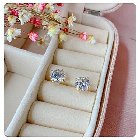 Brinco de Prata Solitário Medium Redondo Cristal Banhado em Ouro 18K