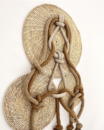 Escultura de Parede Isis | 50 cm x 75 cm