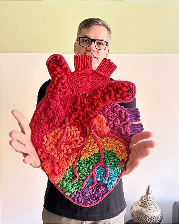 Painel de Parede Decorativo Pride Heart | Fiber Art 30cm x 40cm