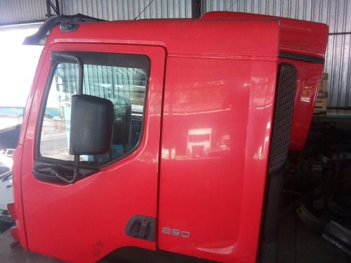 Cabine Volvo Vm 260 Usada A Base De Troca