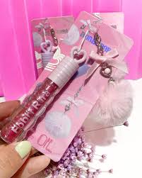 Lip Oil Gloss C/ Pingente de PomPom - Bobbi Rara