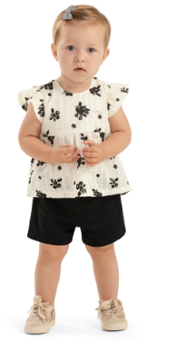 Conjunto com Blusa em Tecido Trabalhado Estampado Off/Preto e Shorts em Sarja Preto - Colorittá - Ref 71176