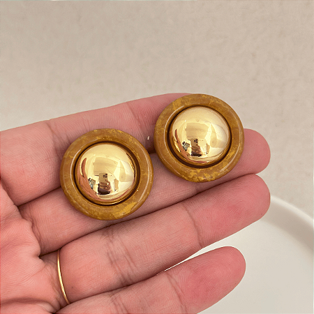 Brinco Botão Resina Elegante