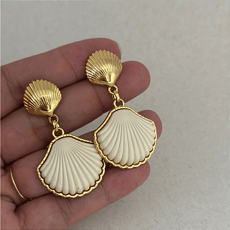 Brinco Concha Resina