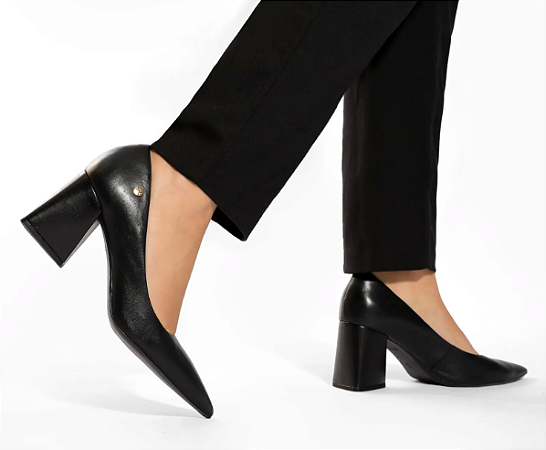 Scarpin em Couro Liso com Salto Bloco Giulia Domna
