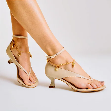 Sandália Cecconello Couro Off white Salto Baixo