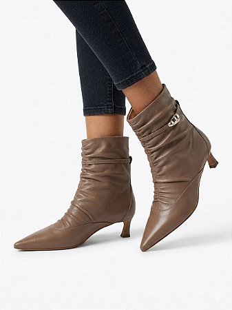 Bota Mocha Mousse Couro Salto Taça Cecconello