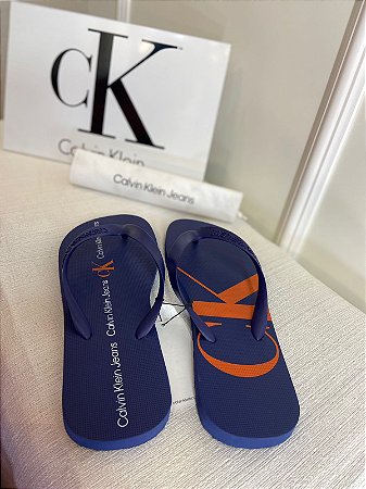 CHINELO CALVIN KLEIN JEANS AZUL ROYAL ESTAMPADO