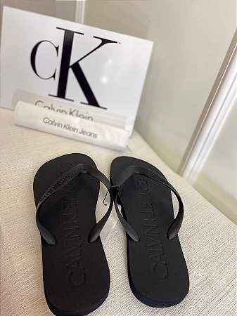 CHINELO CALVIN KLEIN JEANS BAIXO RELEVO PRETO