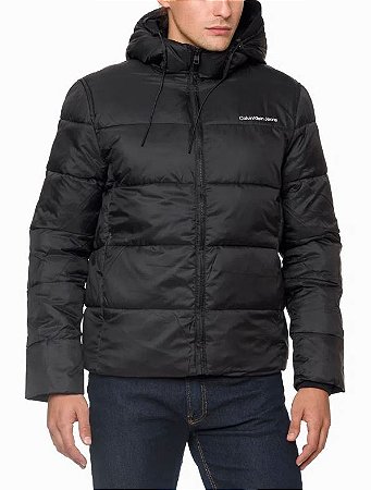 JAQUETA MATELASSE CALVIN KLEIN JEANS RECICLADA PRETA J30J320