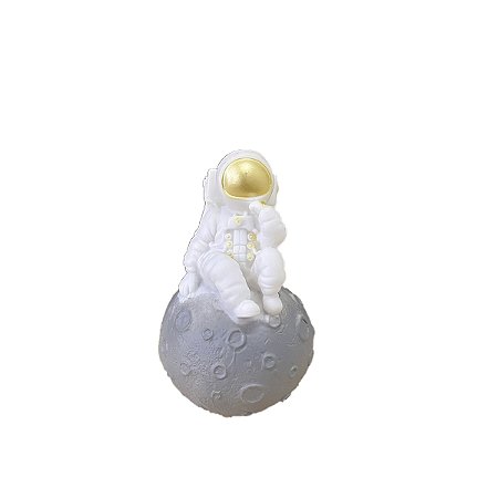 Luminaria Astronauta Sentado Lua Decoração Iluminação