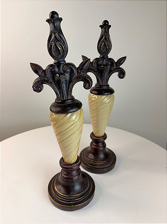 CJ. PECA DECORATIVA DE CERAMICA PRATA COM BASE DE MADEIRA 16CM X
