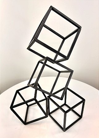 Peça decorativa metal preto