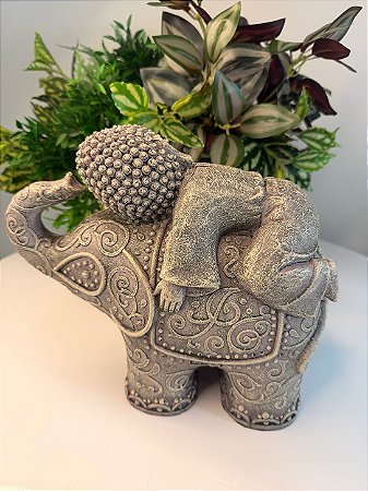 Elefante com Buda Bebê