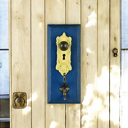 Cabideiro de Parede Fechadura Amarelo com Base Azul
