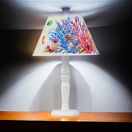 Abajur Branco Fundo do Mar em Madeira