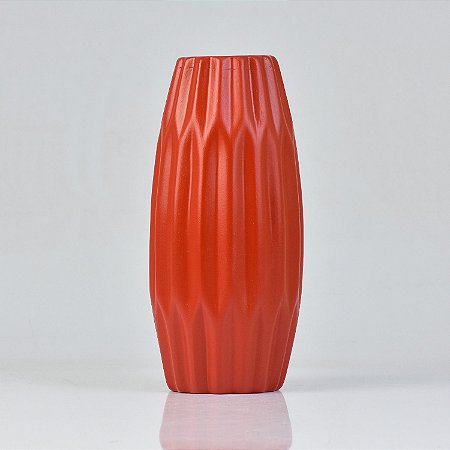 Vaso Vermelho com Textura de Dobra em Cerâmica