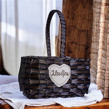 Cesta Trançada Marrom Coração em Rattan Artificial
