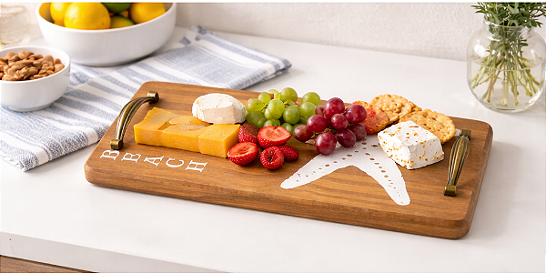 Bandeja de Madeira com Alça Dourada em Acabamento Rústico Pearl Coast