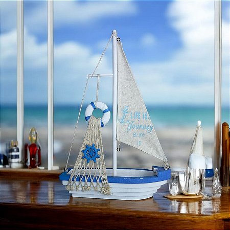 Enfeite Veleiro em Madeira com Bóia e Timão