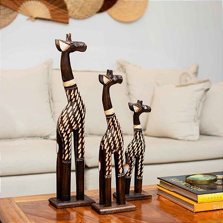 Escultura Girafa de Madeira Balsa Importada de Bali