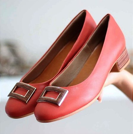 scarpin ouro