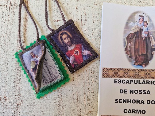 Escapulário Marrom em lã (com bolsinho) + Escapulário Verde