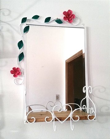 Espelho com moldura e floral em aço Med. 60cm x 40cm