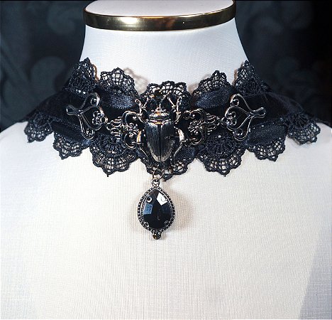 Gargantilha de renda Escaravelho