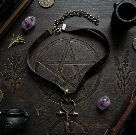 Choker em veludo ankh Heart