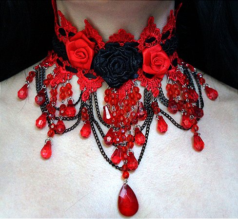 Gargantilha em renda "Dark Street Lady"