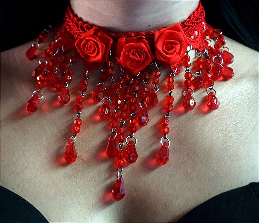 GARGANTILHA DE RENDA WATERFALL ROSES